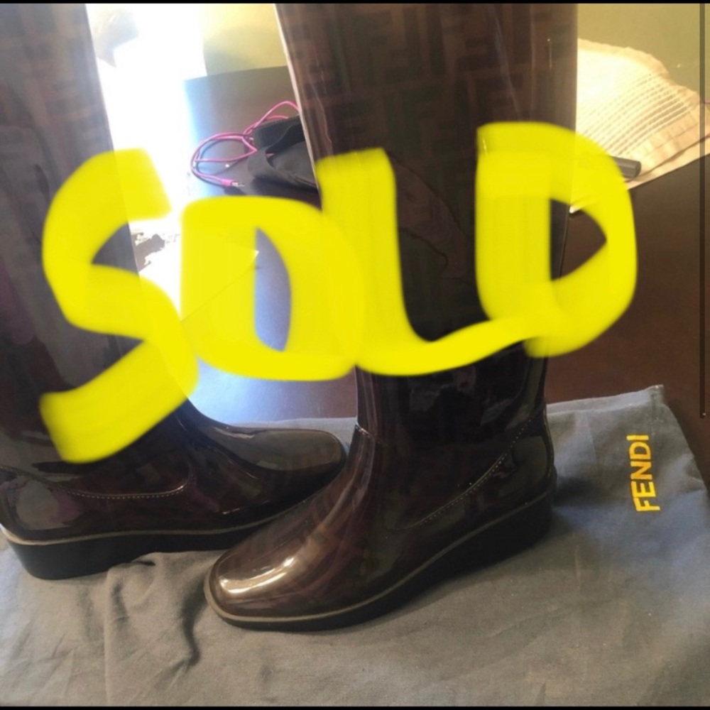 Fendi Rainboots with dust bag! Great condition!